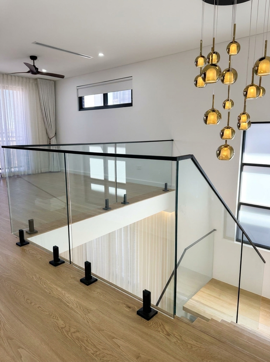 Frameless glass landing balustrade on spigots with oak timber floor